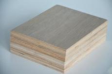 膠合板 多功能的建筑材料與產(chǎn)品展示